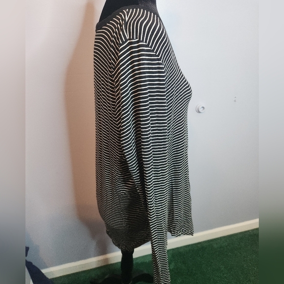 SO Favorite V-Neck Size Large Black/White Striped Long Sleeve Shirt - Picture 4 of 6